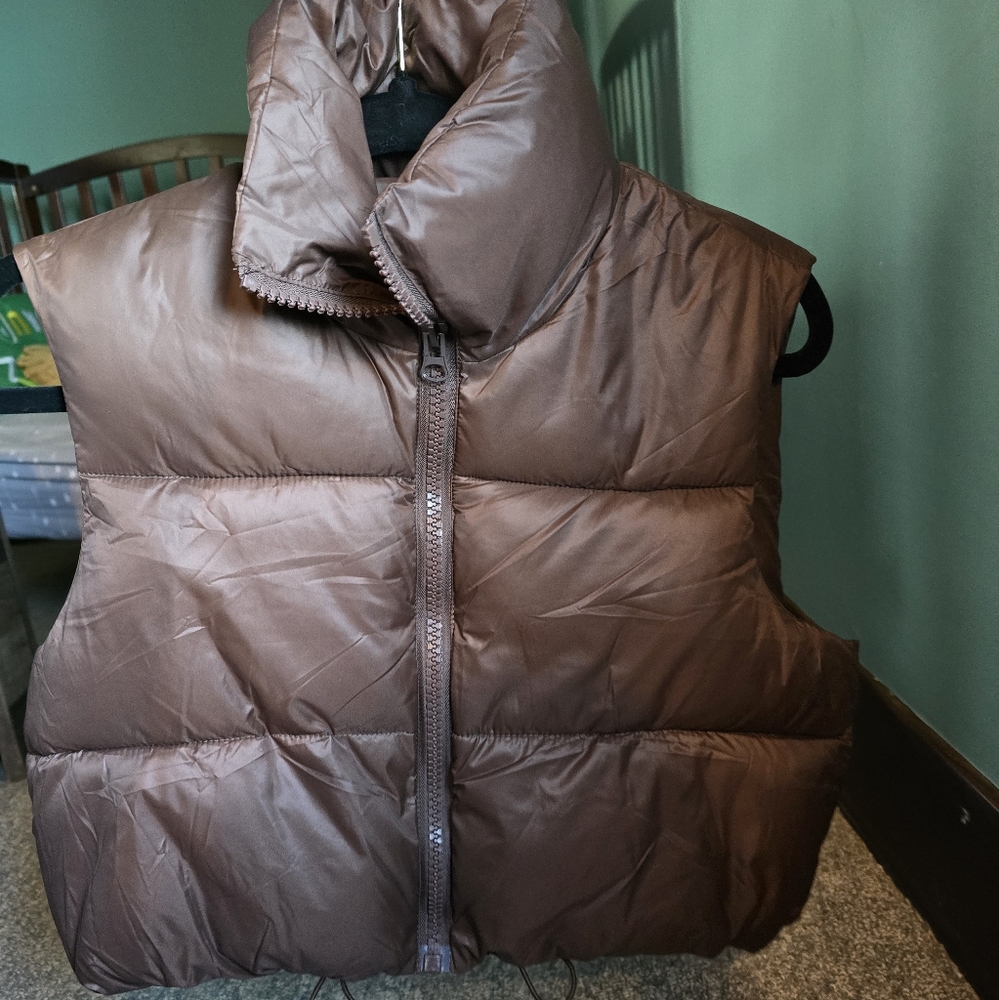 Brown cropped puffer vest